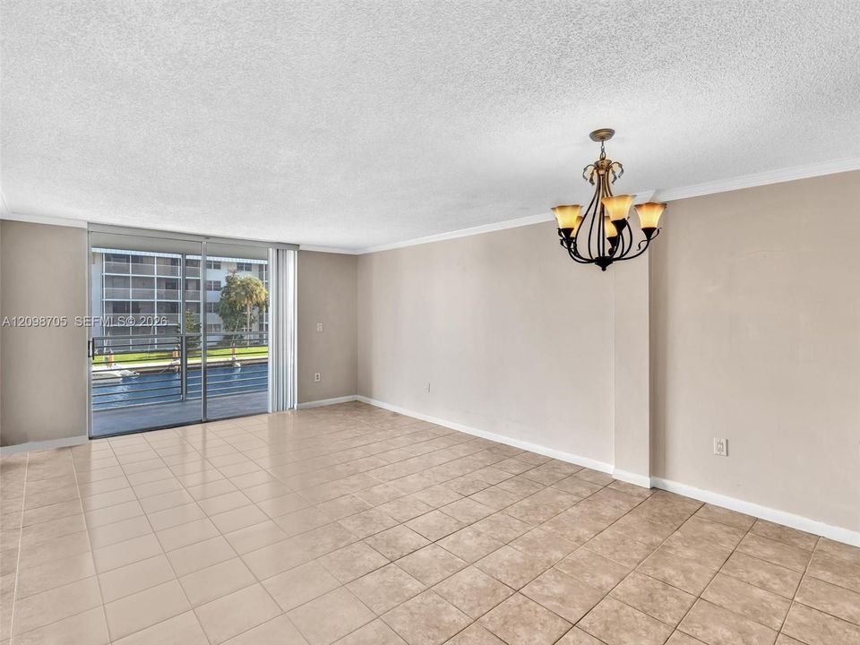For Rent: $1,850 (1 beds, 1 baths, 812 Square Feet)