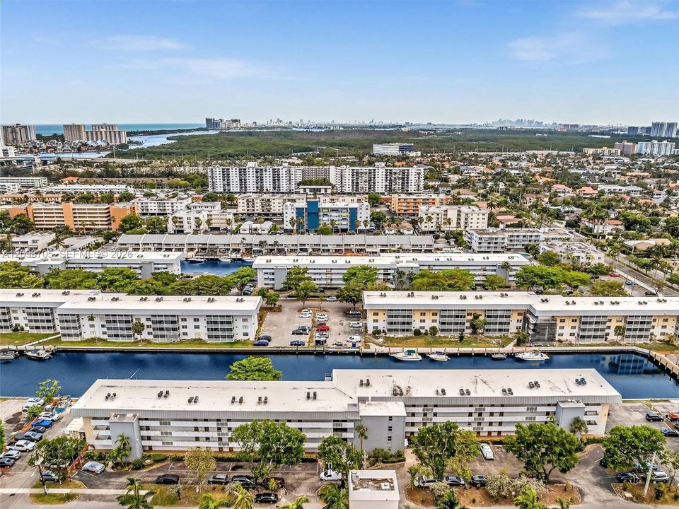 For Rent: $1,850 (1 beds, 1 baths, 812 Square Feet)