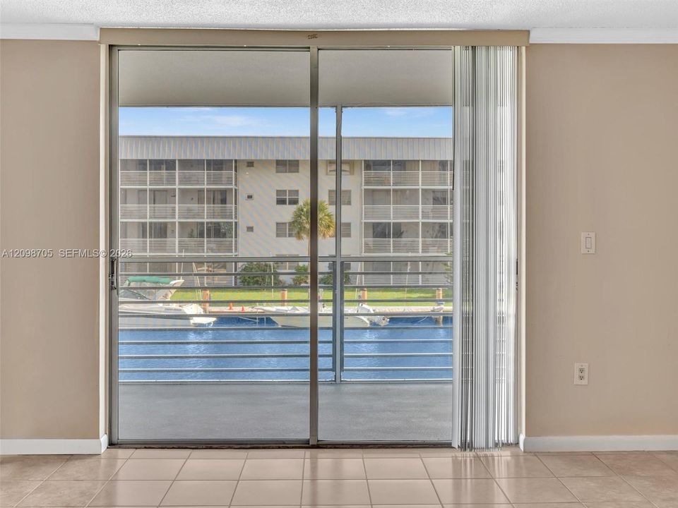 For Rent: $1,850 (1 beds, 1 baths, 812 Square Feet)