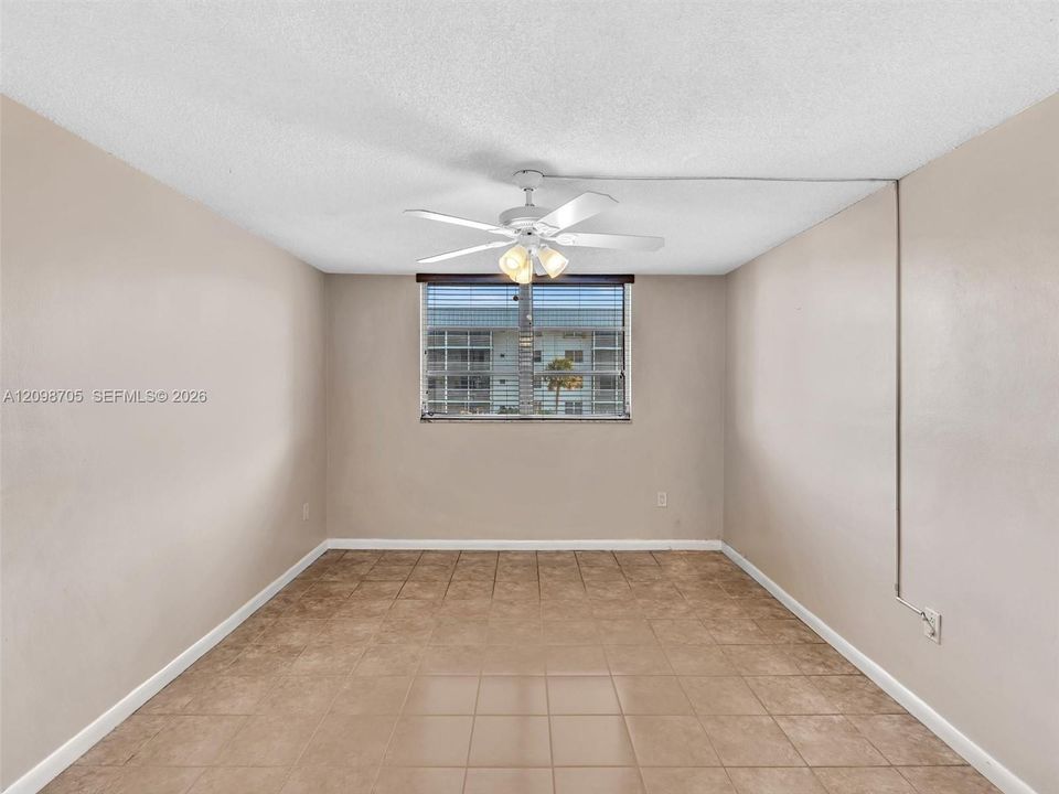 For Rent: $1,850 (1 beds, 1 baths, 812 Square Feet)