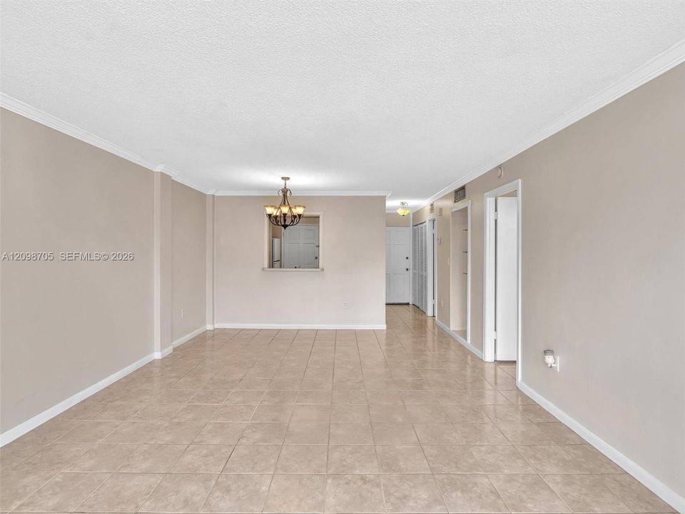 For Rent: $1,850 (1 beds, 1 baths, 812 Square Feet)
