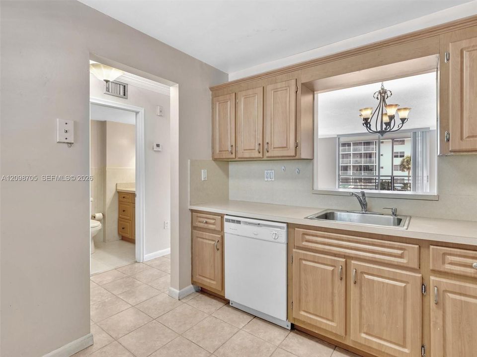 For Rent: $1,850 (1 beds, 1 baths, 812 Square Feet)