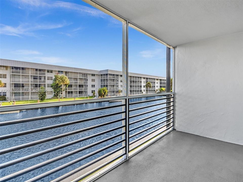 For Rent: $1,850 (1 beds, 1 baths, 812 Square Feet)
