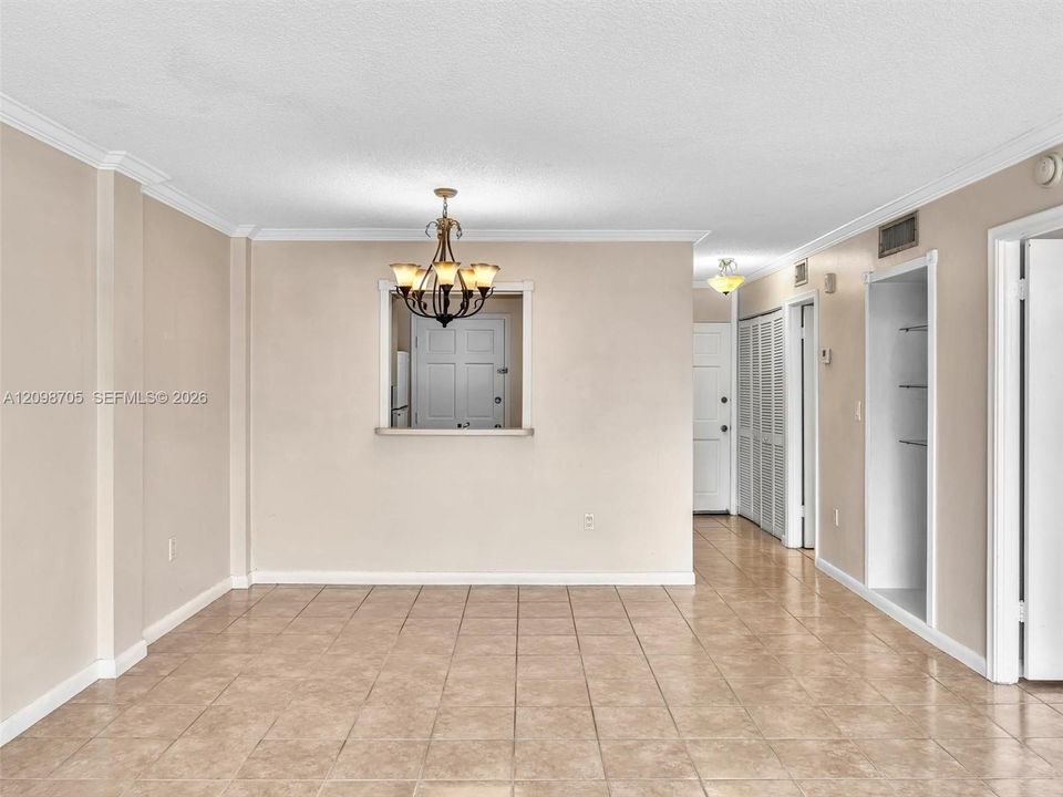For Rent: $1,850 (1 beds, 1 baths, 812 Square Feet)