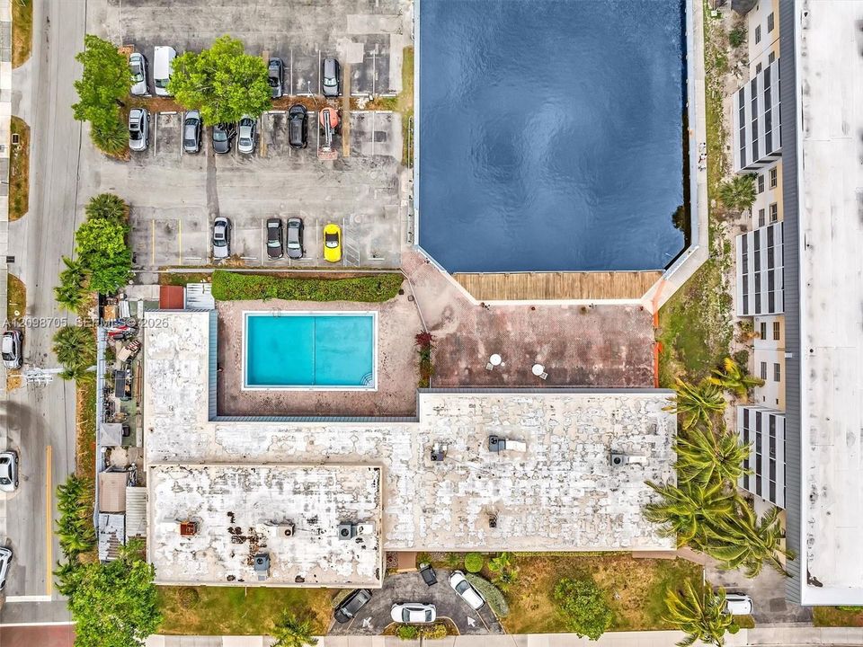 For Rent: $1,850 (1 beds, 1 baths, 812 Square Feet)