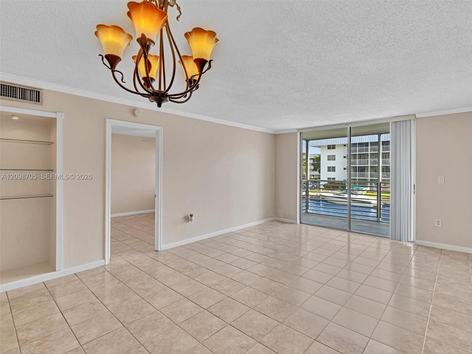 For Rent: $1,850 (1 beds, 1 baths, 812 Square Feet)
