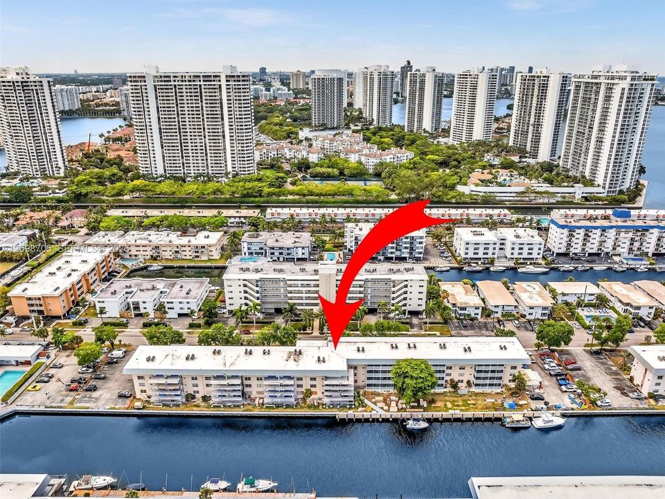 For Rent: $1,850 (1 beds, 1 baths, 812 Square Feet)