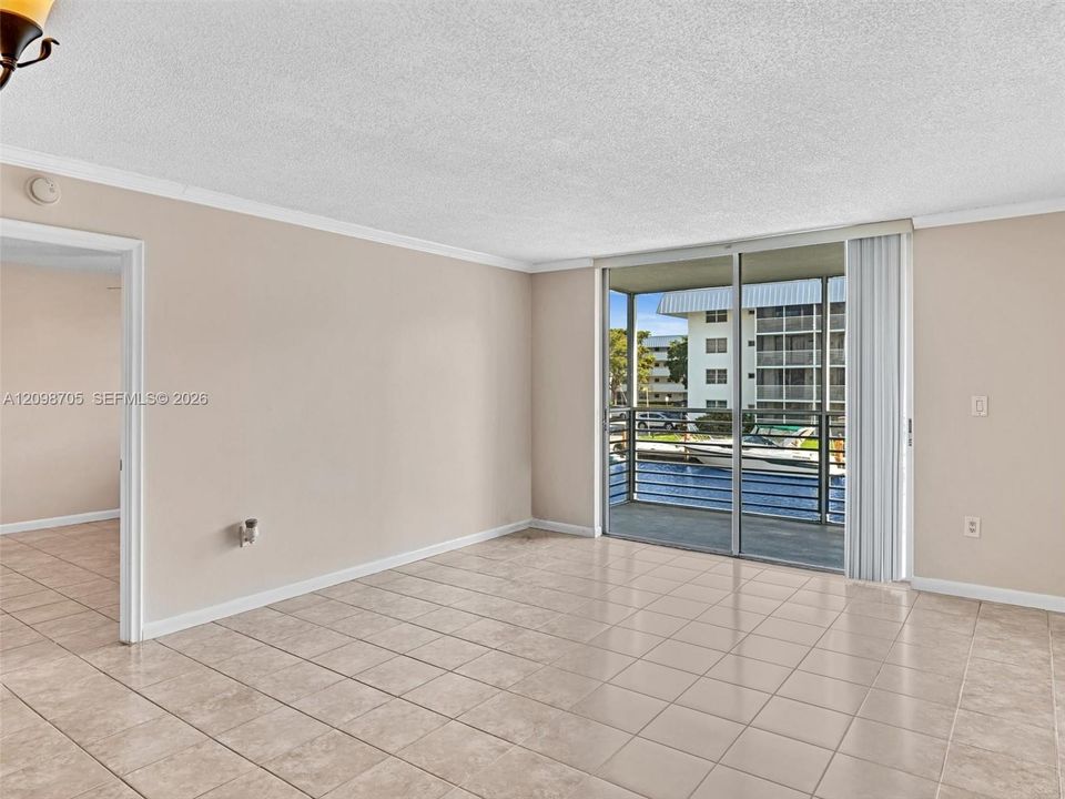 For Rent: $1,850 (1 beds, 1 baths, 812 Square Feet)