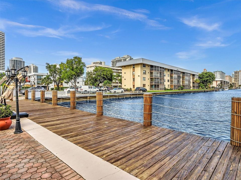 For Rent: $1,850 (1 beds, 1 baths, 812 Square Feet)
