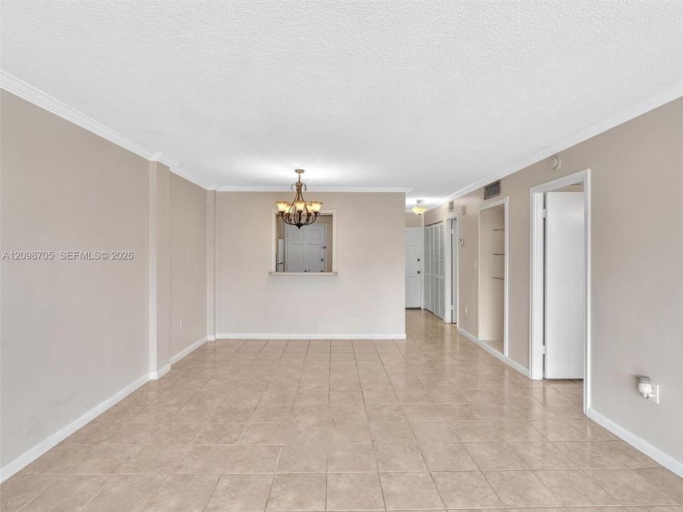 For Rent: $1,850 (1 beds, 1 baths, 812 Square Feet)