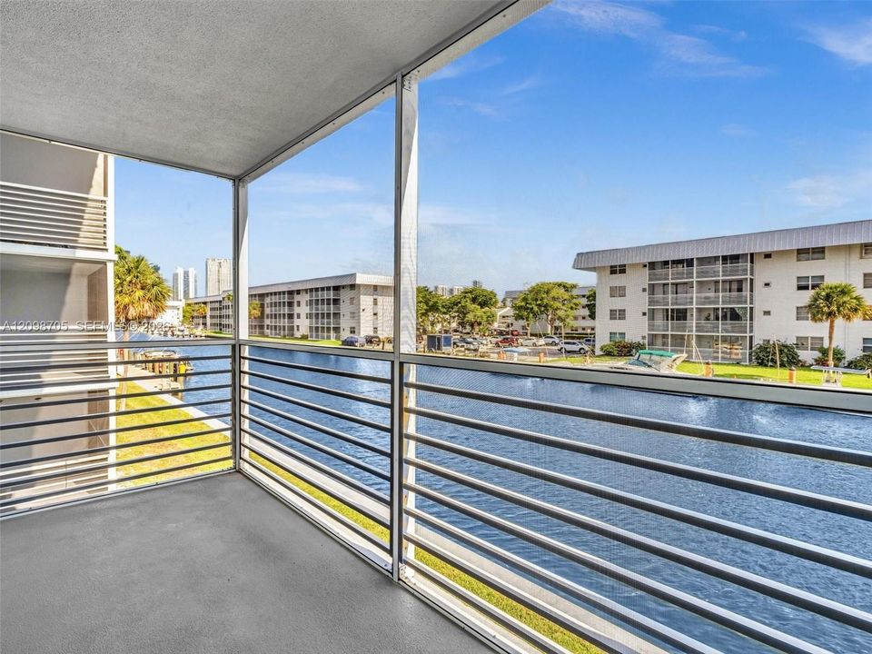 For Rent: $1,850 (1 beds, 1 baths, 812 Square Feet)