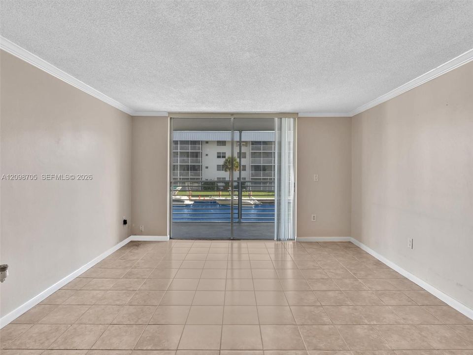 For Rent: $1,850 (1 beds, 1 baths, 812 Square Feet)