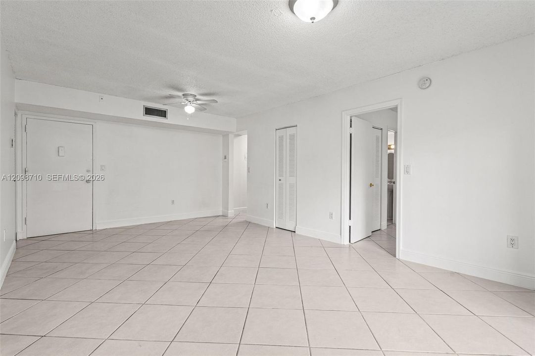 For Rent: $2,000 (2 beds, 2 baths, 782 Square Feet)