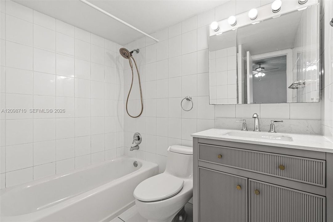 For Rent: $2,000 (2 beds, 2 baths, 782 Square Feet)