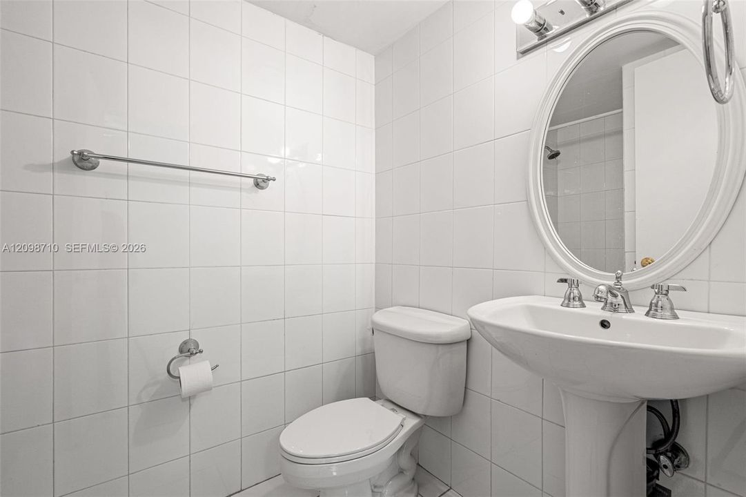 For Rent: $2,000 (2 beds, 2 baths, 782 Square Feet)