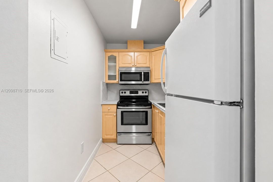 For Rent: $2,000 (2 beds, 2 baths, 782 Square Feet)