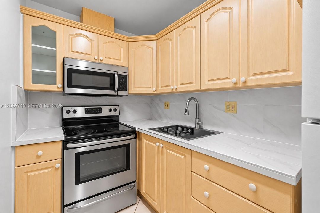 For Rent: $2,000 (2 beds, 2 baths, 782 Square Feet)