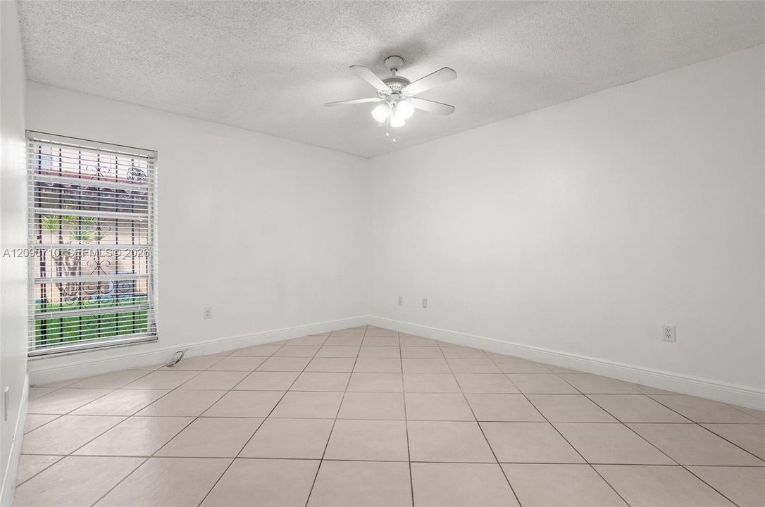 For Rent: $2,000 (2 beds, 2 baths, 782 Square Feet)