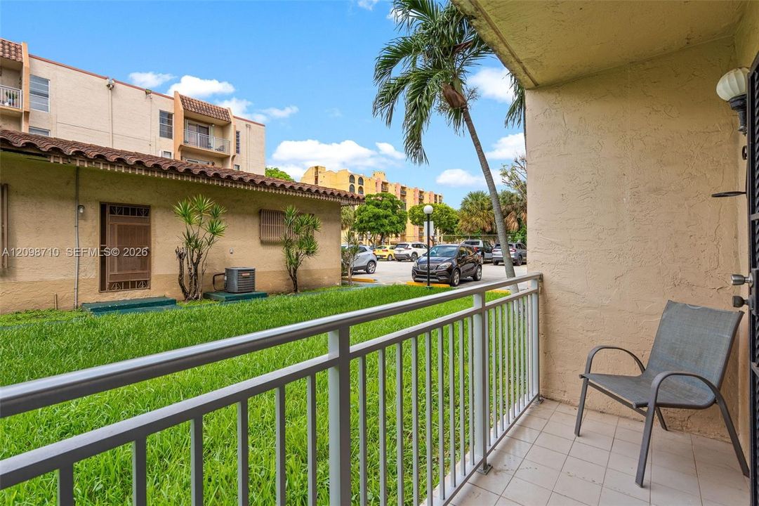 For Rent: $2,000 (2 beds, 2 baths, 782 Square Feet)