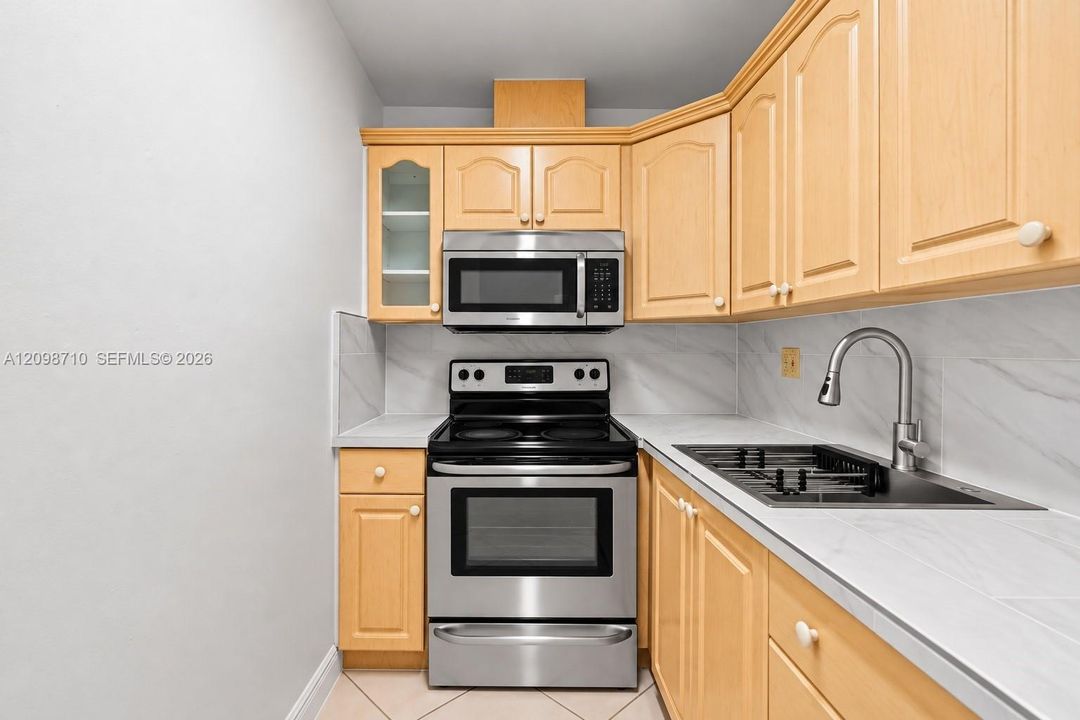 For Rent: $2,000 (2 beds, 2 baths, 782 Square Feet)