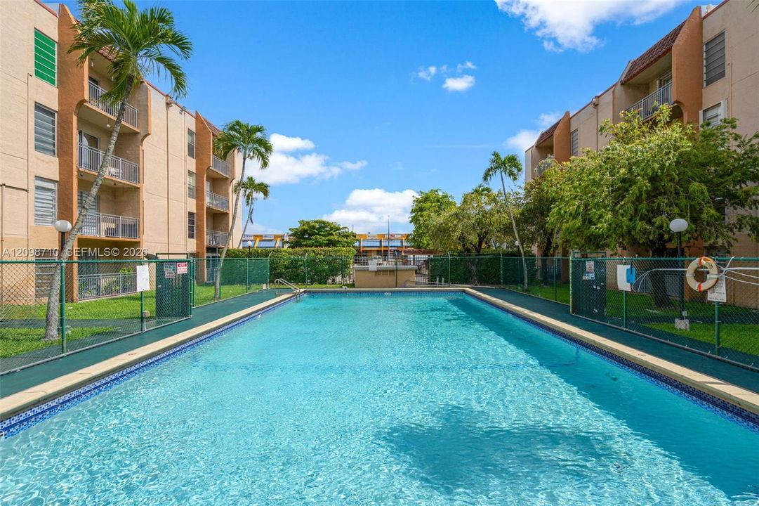 For Rent: $2,000 (2 beds, 2 baths, 782 Square Feet)