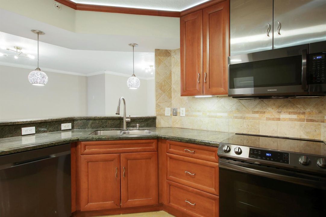 Kitchen looking to Living Rm