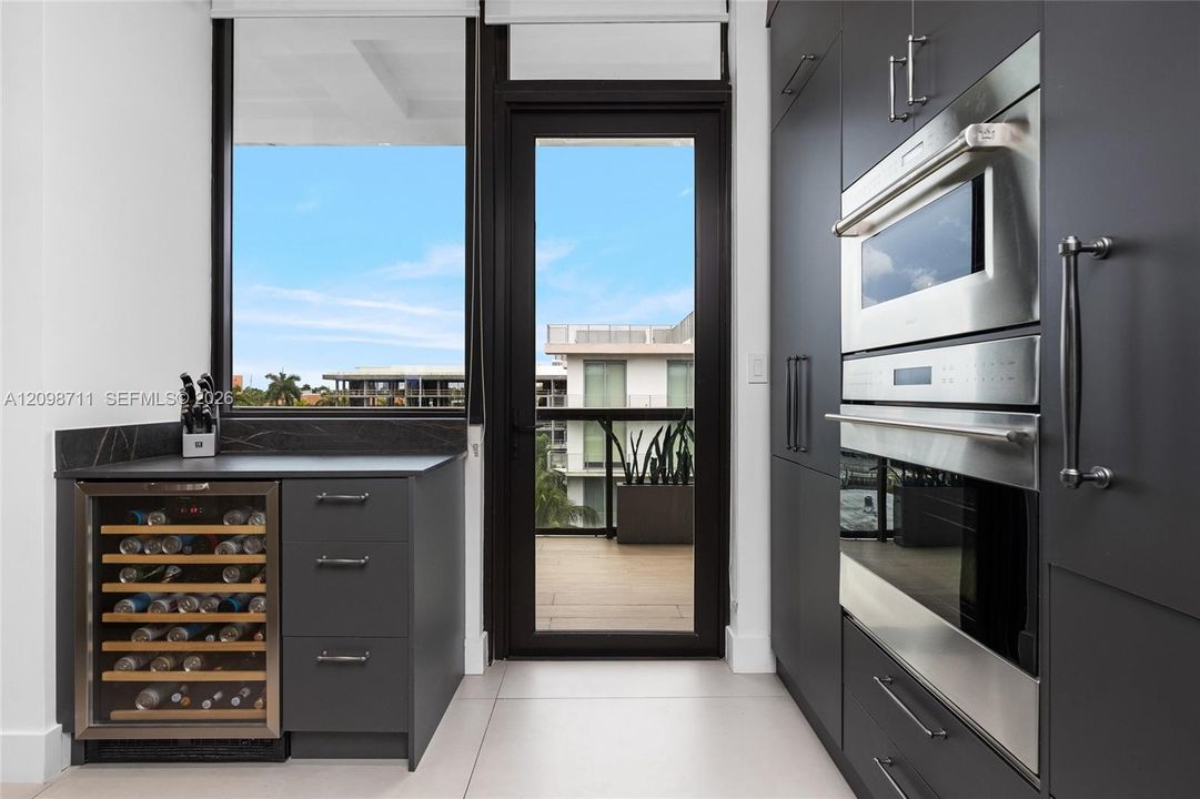 For Sale: $2,999,999 (3 beds, 2 baths, 2590 Square Feet)