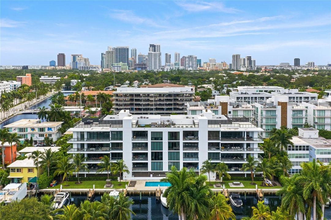 For Sale: $2,999,999 (3 beds, 2 baths, 2590 Square Feet)