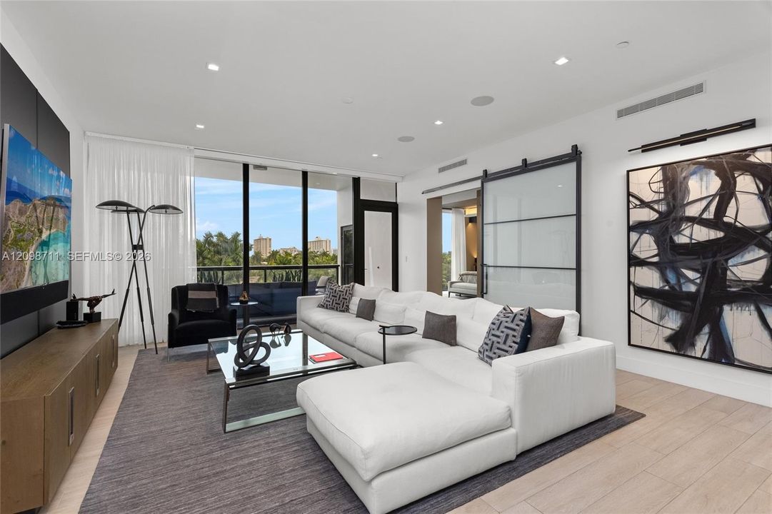 For Sale: $2,999,999 (3 beds, 2 baths, 2590 Square Feet)