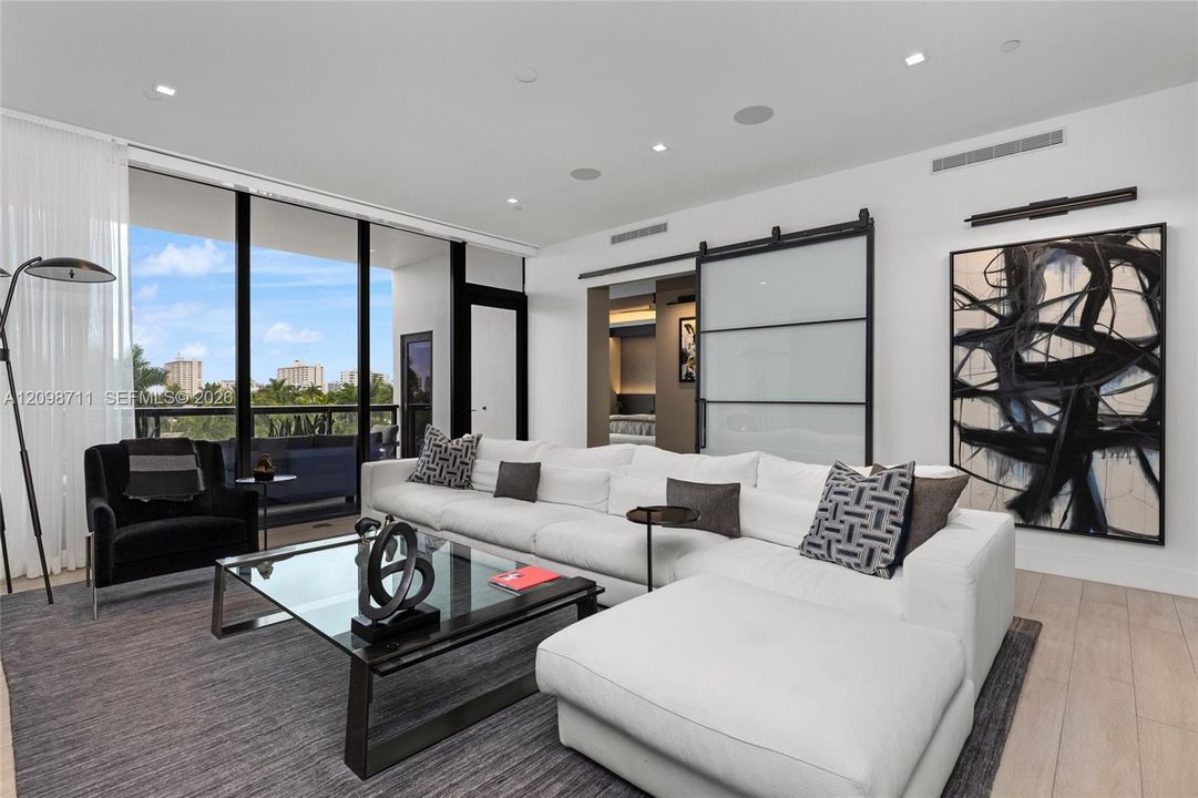 For Sale: $2,999,999 (3 beds, 2 baths, 2590 Square Feet)
