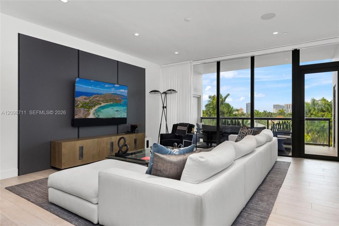 For Sale: $2,999,999 (3 beds, 2 baths, 2590 Square Feet)
