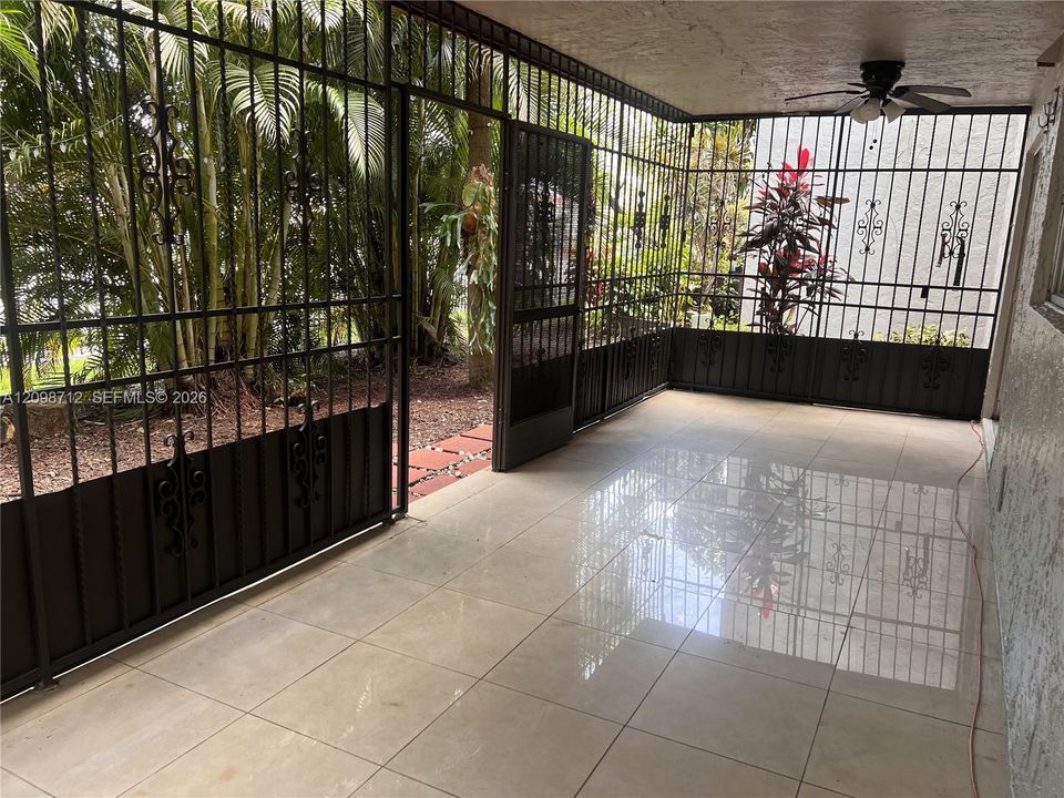 For Rent: $2,600 (2 beds, 2 baths, 1206 Square Feet)