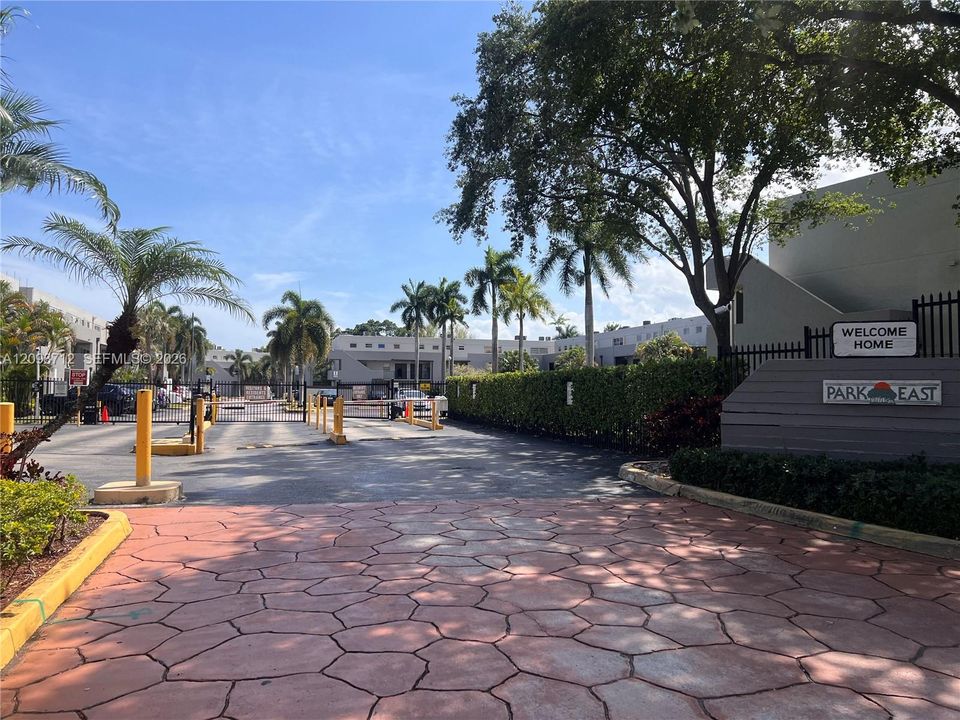 For Rent: $2,600 (2 beds, 2 baths, 1206 Square Feet)