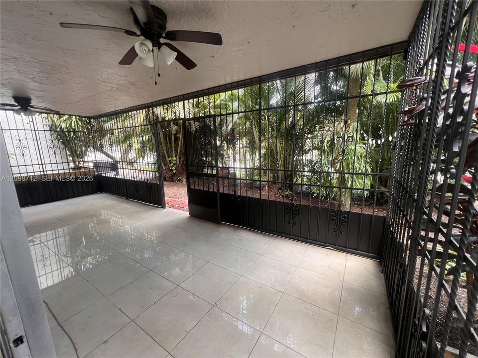 For Rent: $2,600 (2 beds, 2 baths, 1206 Square Feet)