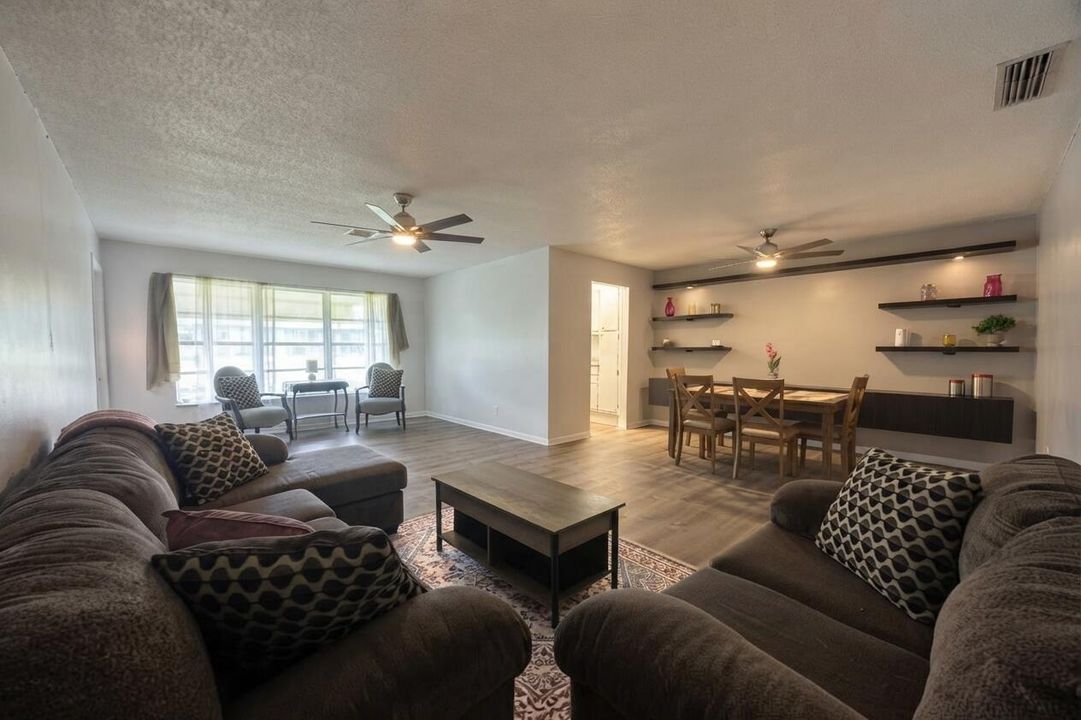 Living Room/Dining