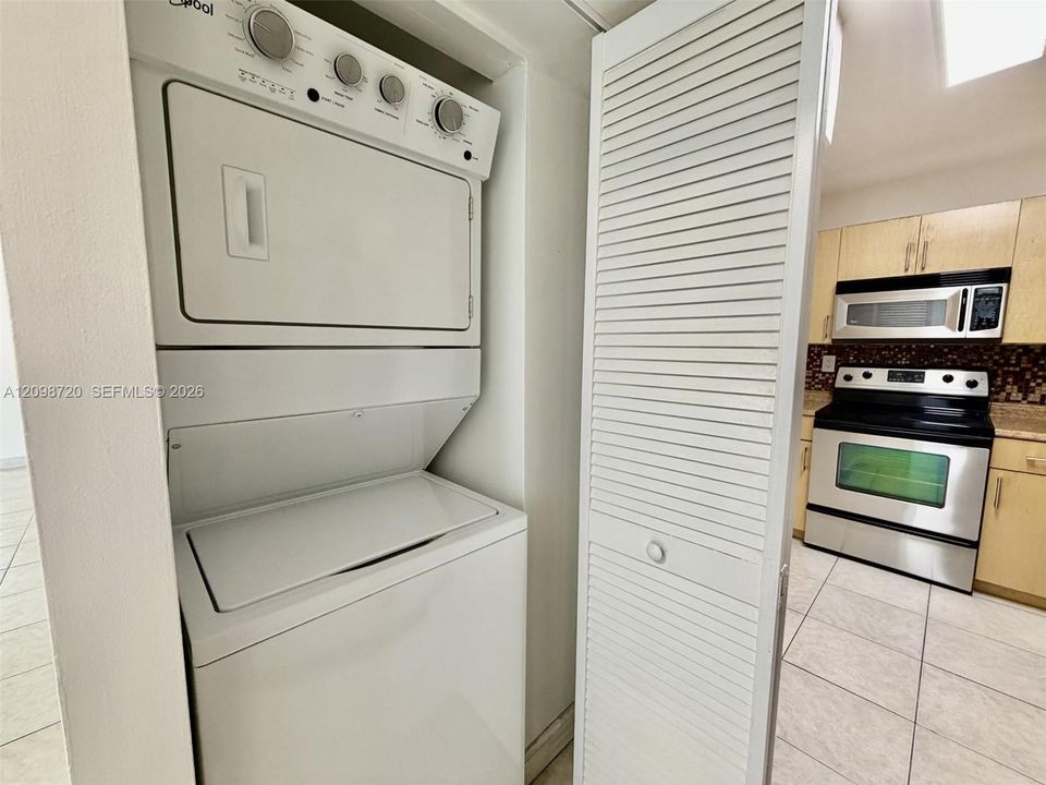 For Rent: $2,400 (2 beds, 2 baths, 1012 Square Feet)