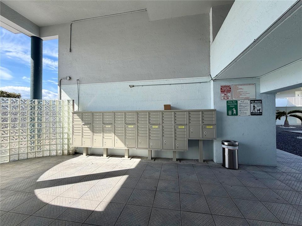 For Rent: $2,400 (2 beds, 2 baths, 1012 Square Feet)