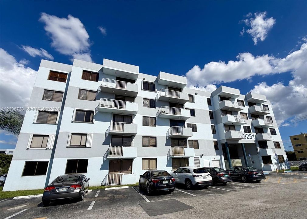 For Rent: $2,400 (2 beds, 2 baths, 1012 Square Feet)