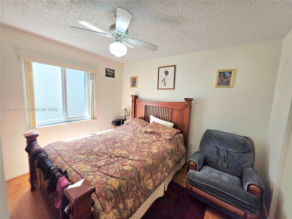 For Sale: $550,000 (4 beds, 2 baths, 1425 Square Feet)