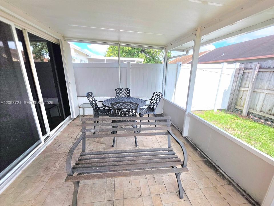 For Sale: $550,000 (4 beds, 2 baths, 1425 Square Feet)