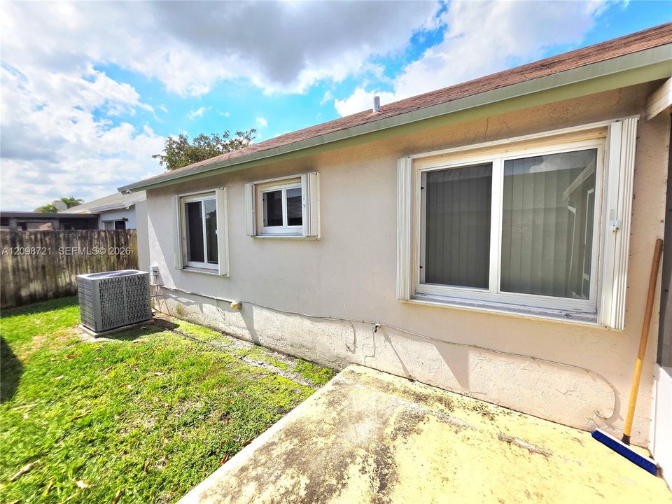 For Sale: $550,000 (4 beds, 2 baths, 1425 Square Feet)