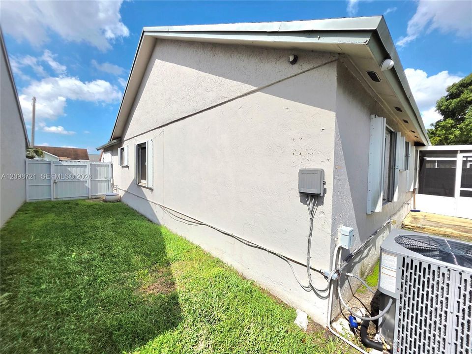 For Sale: $550,000 (4 beds, 2 baths, 1425 Square Feet)