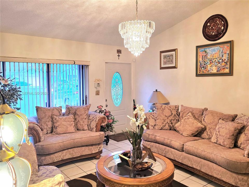 For Sale: $550,000 (4 beds, 2 baths, 1425 Square Feet)