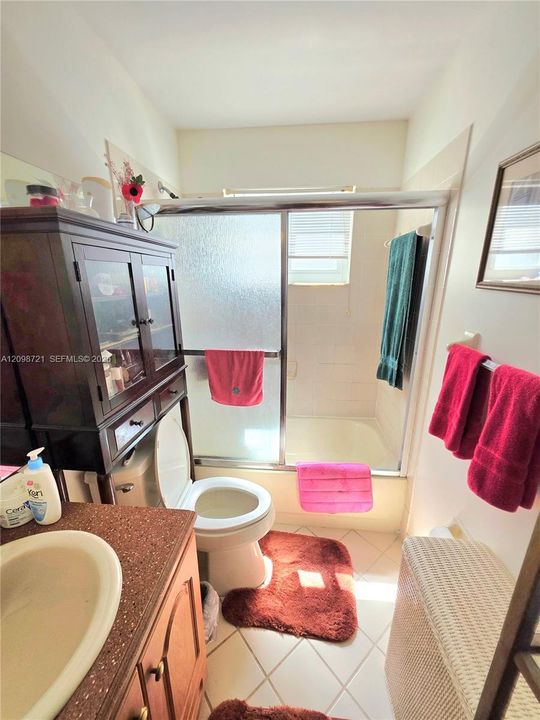 For Sale: $550,000 (4 beds, 2 baths, 1425 Square Feet)