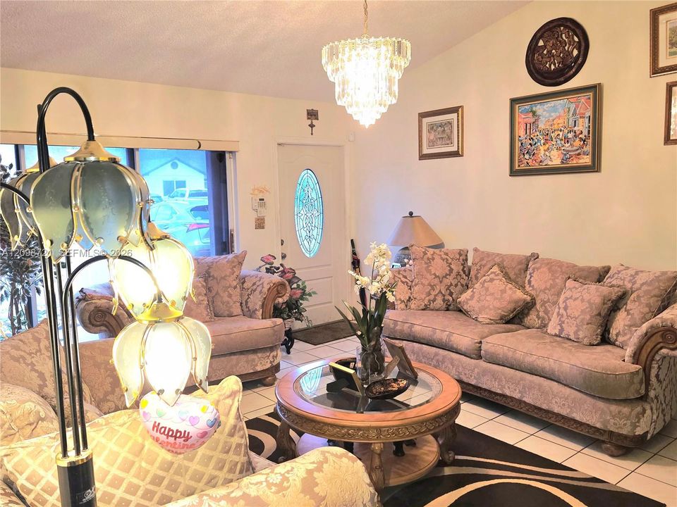 For Sale: $550,000 (4 beds, 2 baths, 1425 Square Feet)