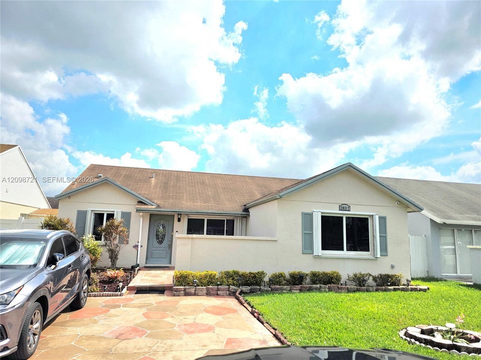 For Sale: $550,000 (4 beds, 2 baths, 1425 Square Feet)