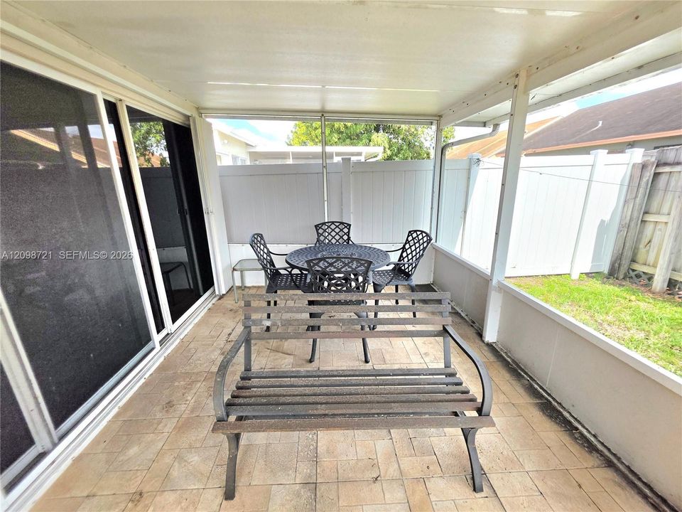 For Sale: $550,000 (4 beds, 2 baths, 1425 Square Feet)