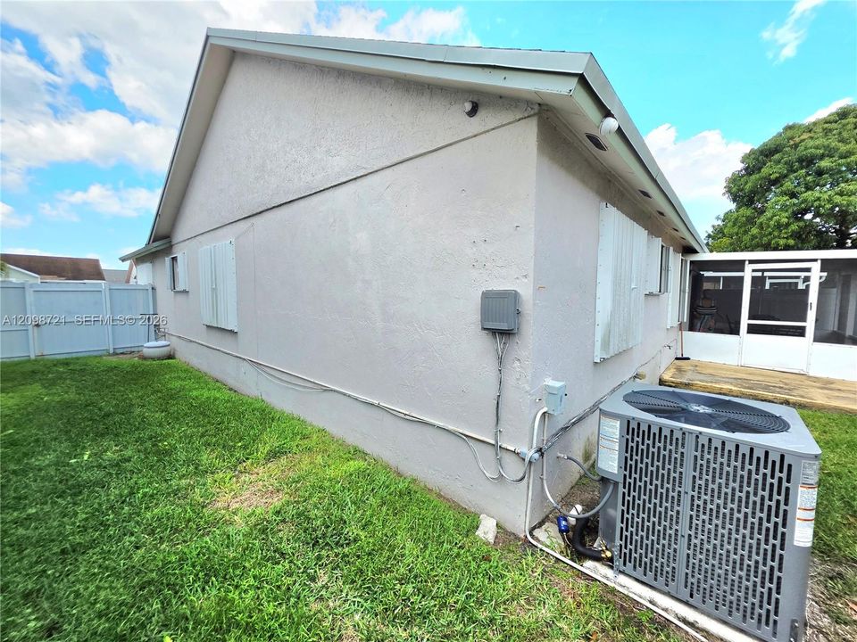 For Sale: $550,000 (4 beds, 2 baths, 1425 Square Feet)