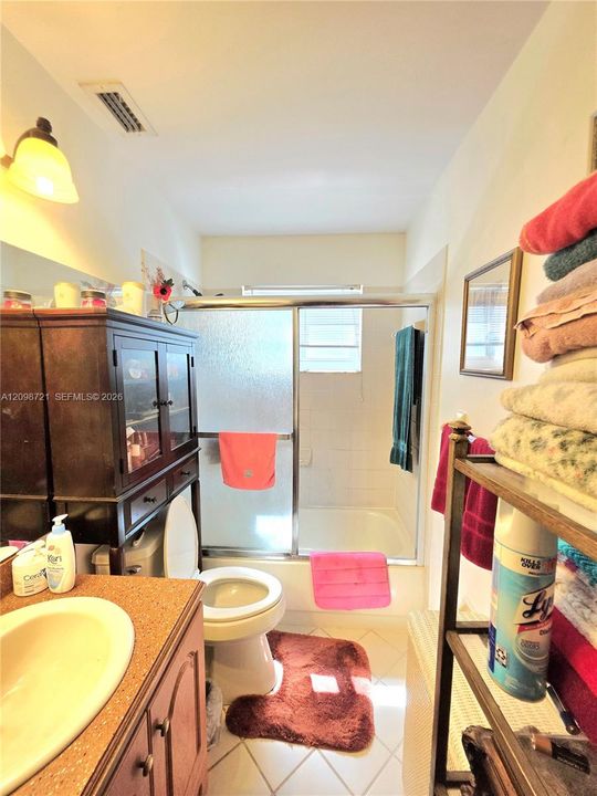 For Sale: $550,000 (4 beds, 2 baths, 1425 Square Feet)