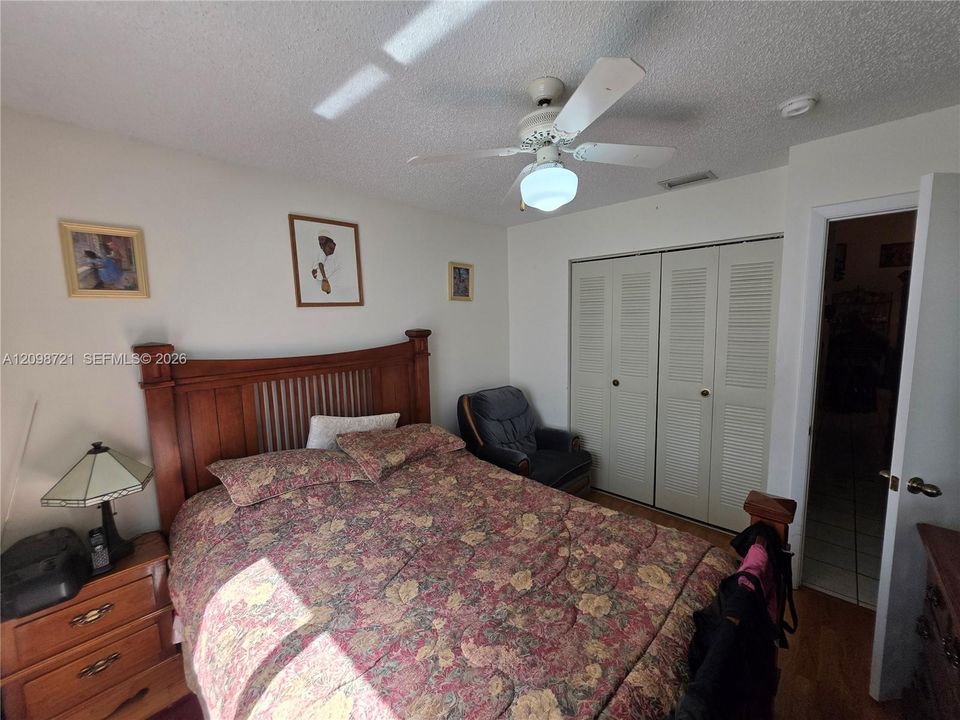 For Sale: $550,000 (4 beds, 2 baths, 1425 Square Feet)